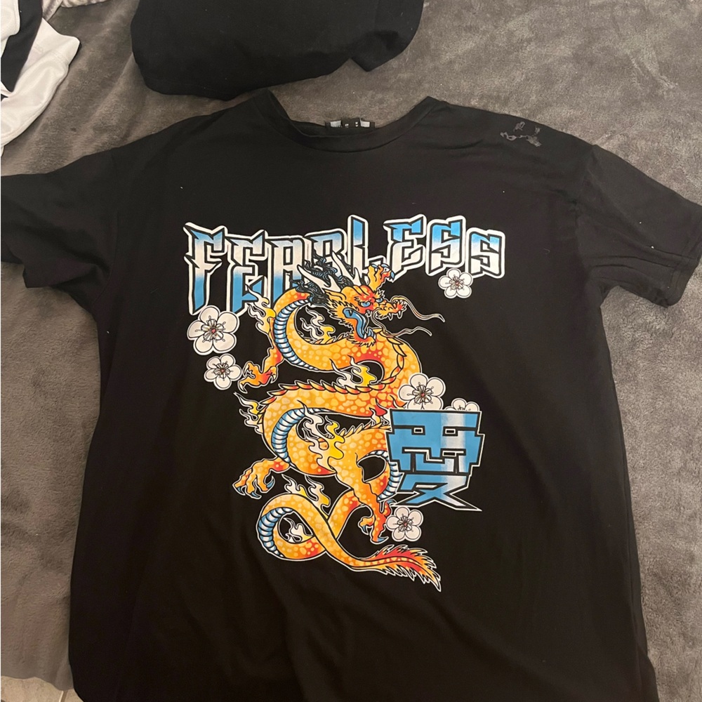 Womans graphic T black with dragon print size:M